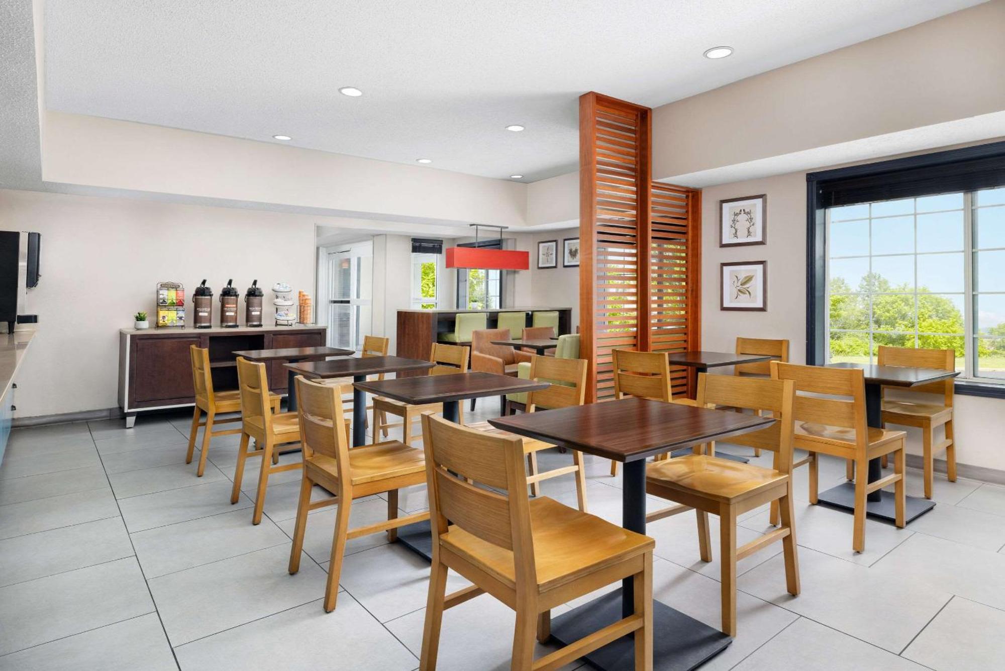 Country Inn & Suites By Radisson, Big Flats Horseheads Bagian luar foto