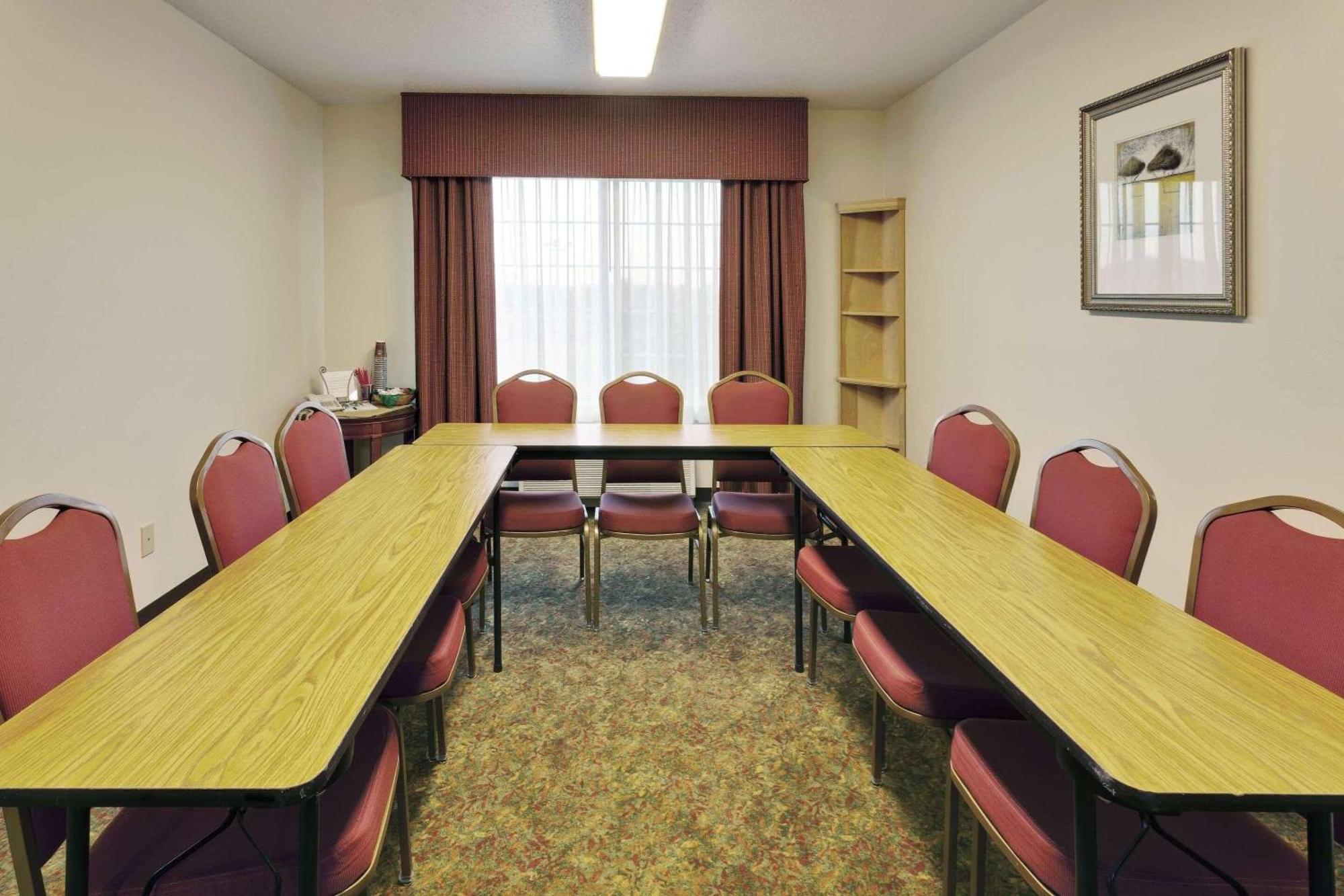 Country Inn & Suites By Radisson, Big Flats Horseheads Bagian luar foto