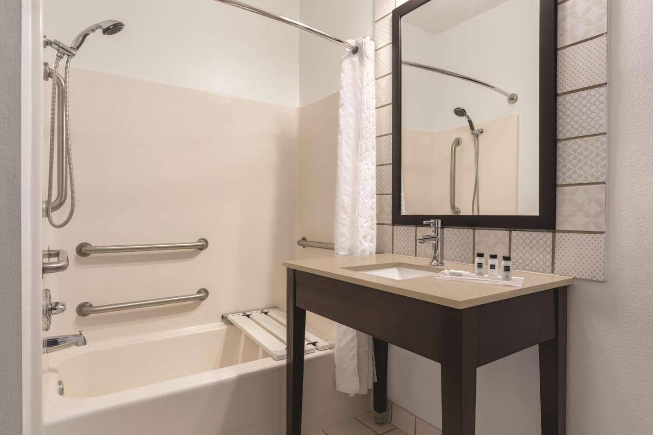Country Inn & Suites By Radisson, Big Flats Horseheads Bagian luar foto